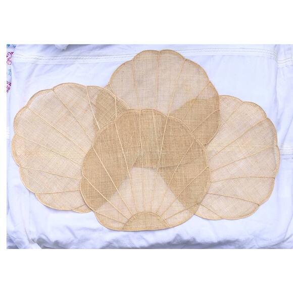 VINTAGE WOVEN SEASHELL PLACE MATS (4) 15.5  X 16 - Picture 2 of 3